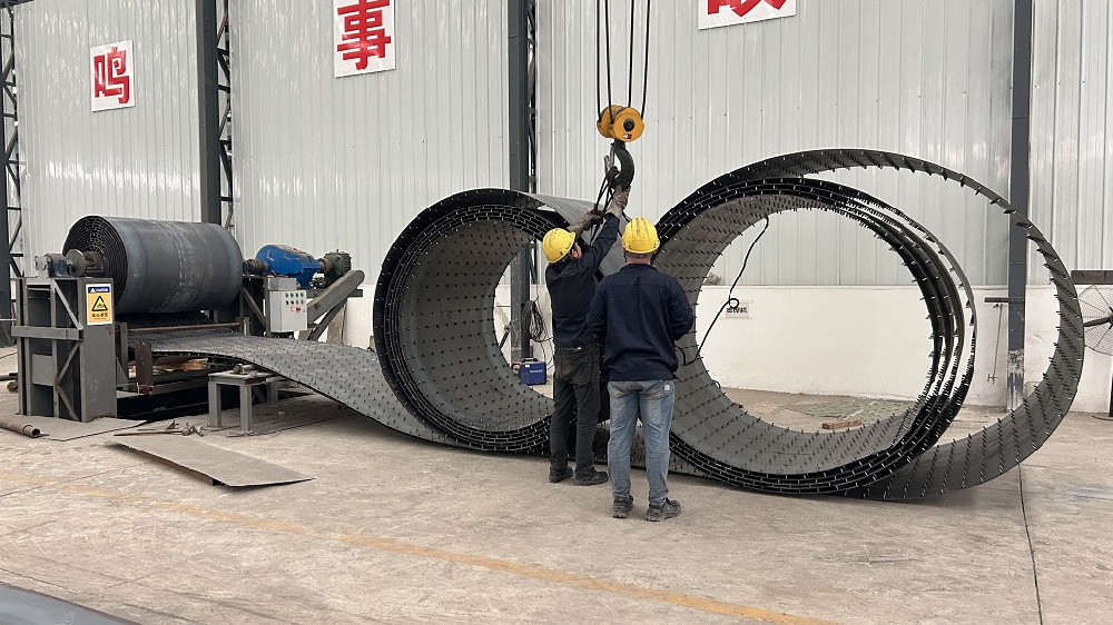 辉县酒精厂选ued官网200㎡螺旋板换热器 | 碳钢材质定制案例 - 河南ued官网